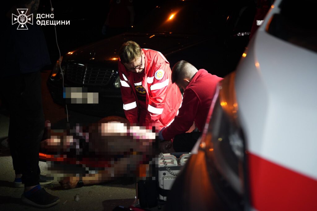 Після комбінованої атаки рф на Одесу є жертва та руйнування