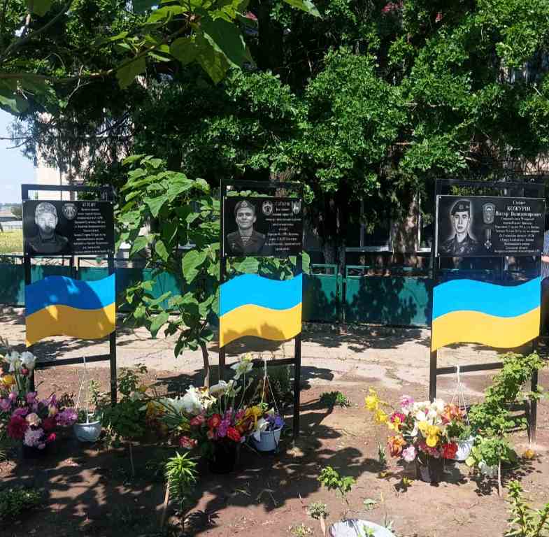 Свято крізь сльози: у Владичені Болградської громади вшанували Героїв та відзначили День села