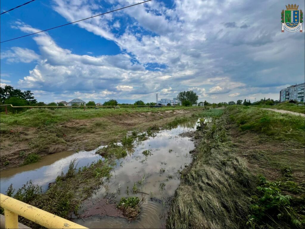 На трасі Одеса-Рені виникла загроза підтоплення після потужних злив