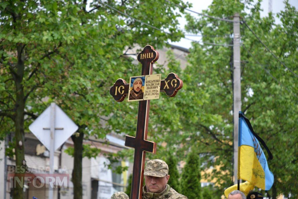 У Кілії не стихає жалоба: місто проводжало в останню путь Героя, який загинув понад рік тому