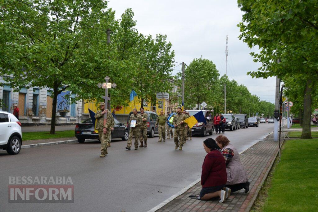 У Кілії не стихає жалоба: місто проводжало в останню путь Героя, який загинув понад рік тому