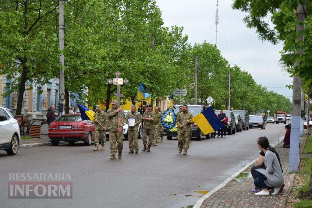 У Кілії не стихає жалоба: місто проводжало в останню путь Героя, який загинув понад рік тому