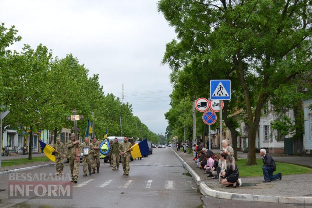 У Кілії не стихає жалоба: місто проводжало в останню путь Героя, який загинув понад рік тому