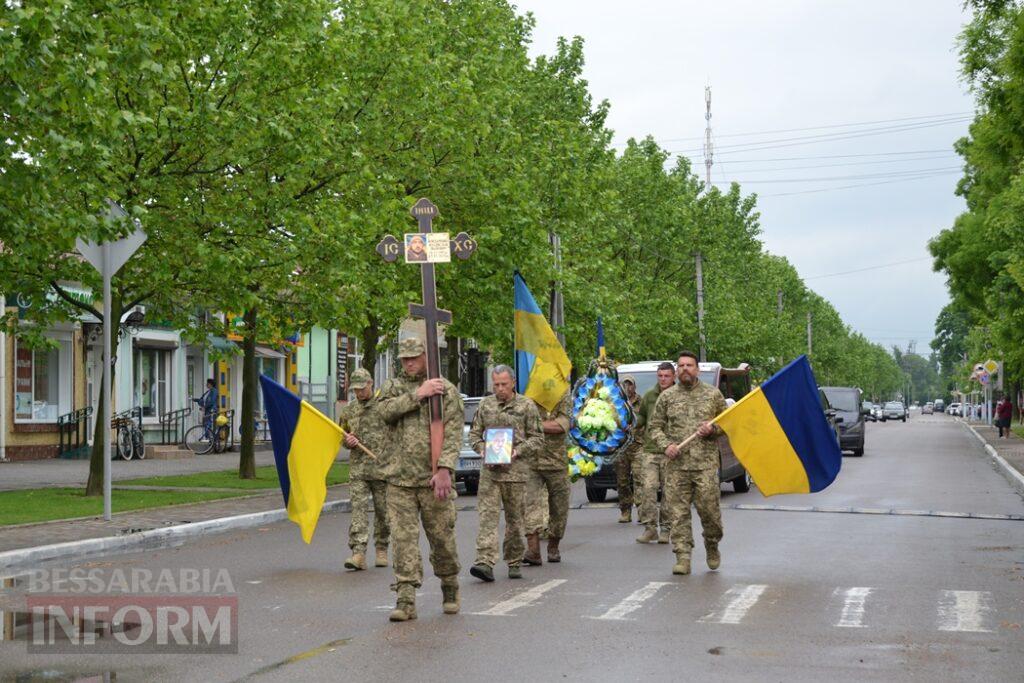 У Кілії не стихає жалоба: місто проводжало в останню путь Героя, який загинув понад рік тому
