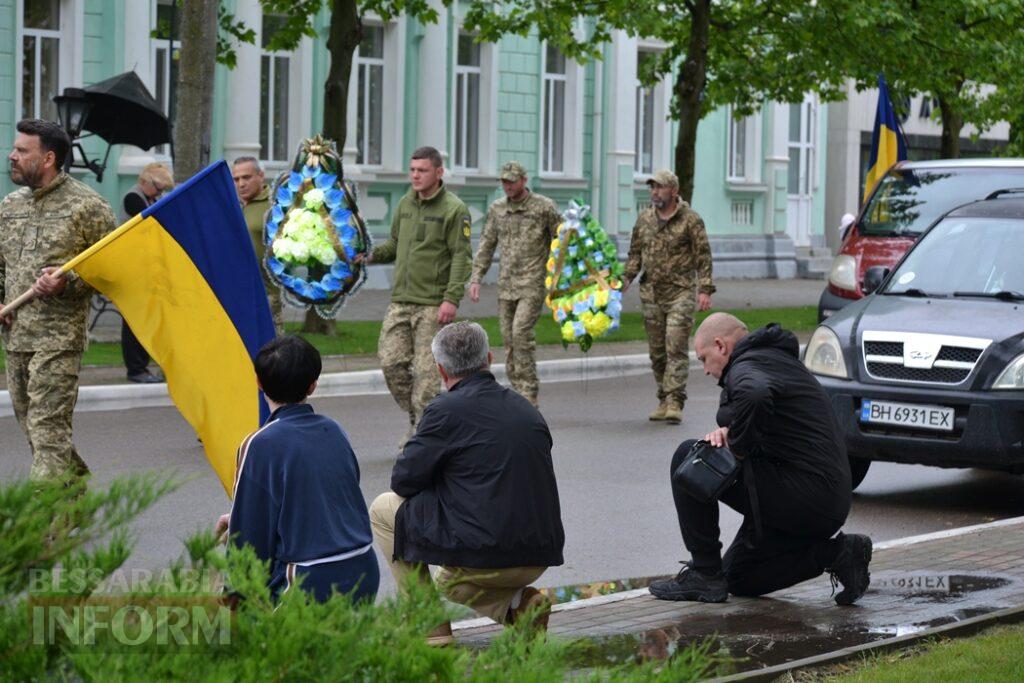 У Кілії не стихає жалоба: місто проводжало в останню путь Героя, який загинув понад рік тому