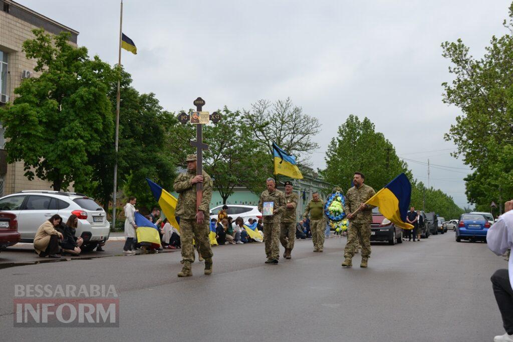 У Кілії не стихає жалоба: місто проводжало в останню путь Героя, який загинув понад рік тому