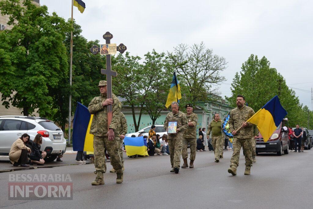 У Кілії не стихає жалоба: місто проводжало в останню путь Героя, який загинув понад рік тому