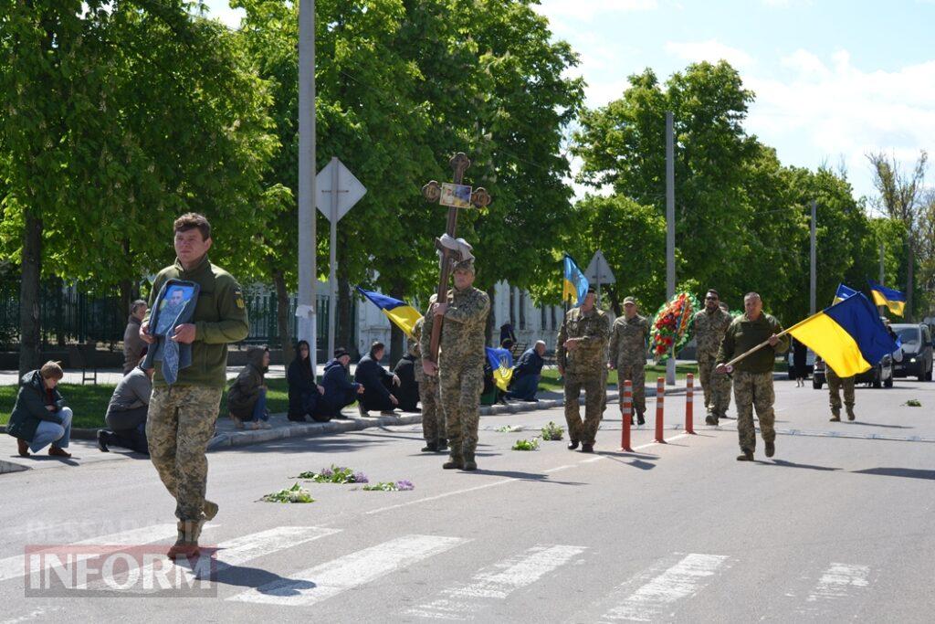 Кілія схилила голови у скорботі за загиблим на Донеччині головним сержантом Денисом Володькіним