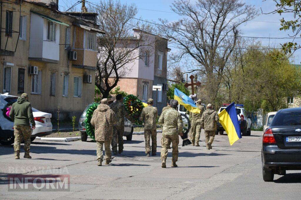Кілія схилила голови у скорботі за загиблим на Донеччині головним сержантом Денисом Володькіним