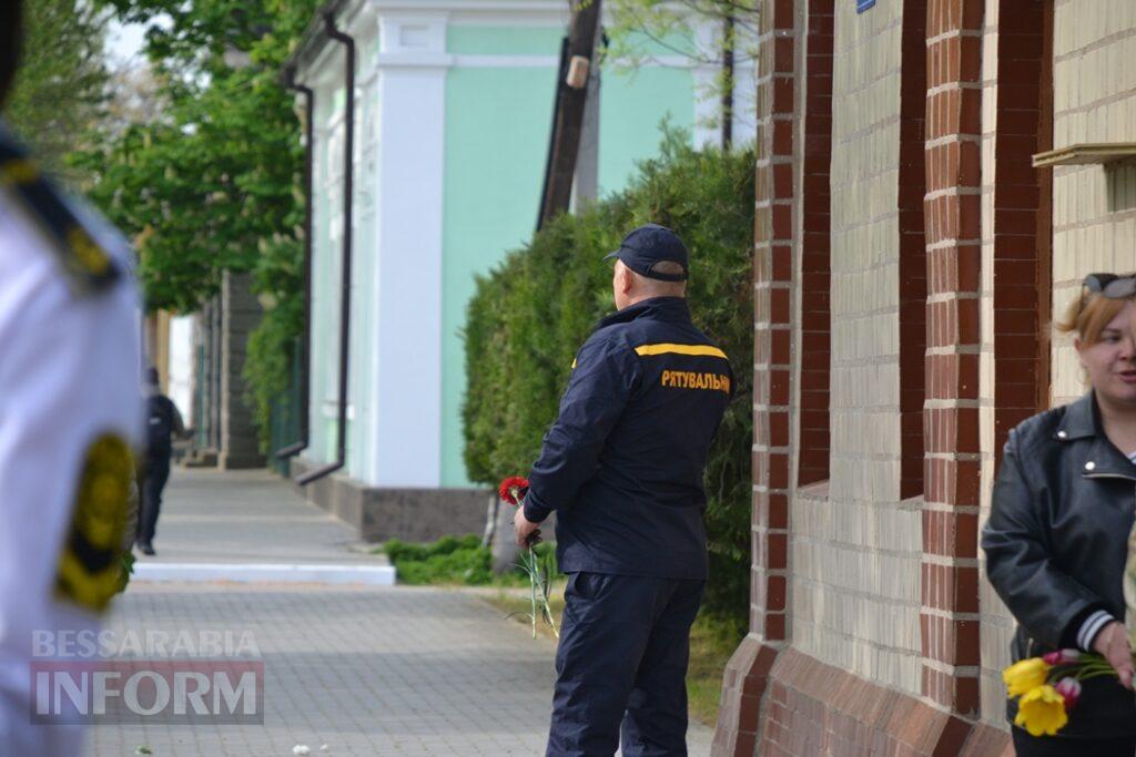На знак скорботи за загиблими у Другій світовій війні Сквер пам’яті в Кілії прикрасили червоними маками