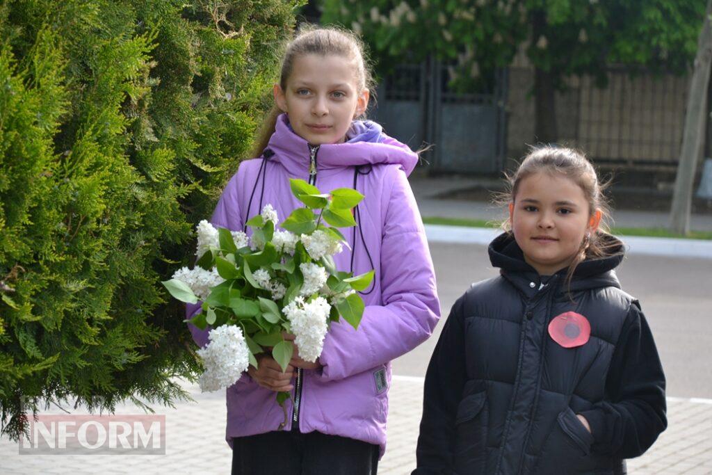 На знак скорботи за загиблими у Другій світовій війні Сквер пам’яті в Кілії прикрасили червоними маками