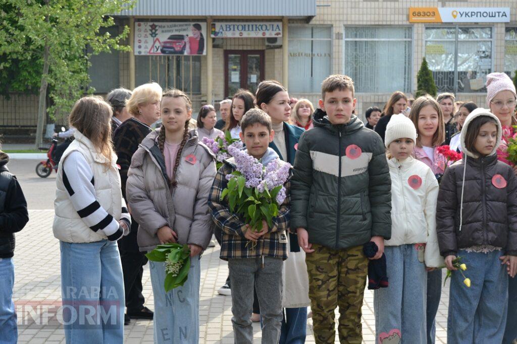 На знак скорботи за загиблими у Другій світовій війні Сквер пам’яті в Кілії прикрасили червоними маками