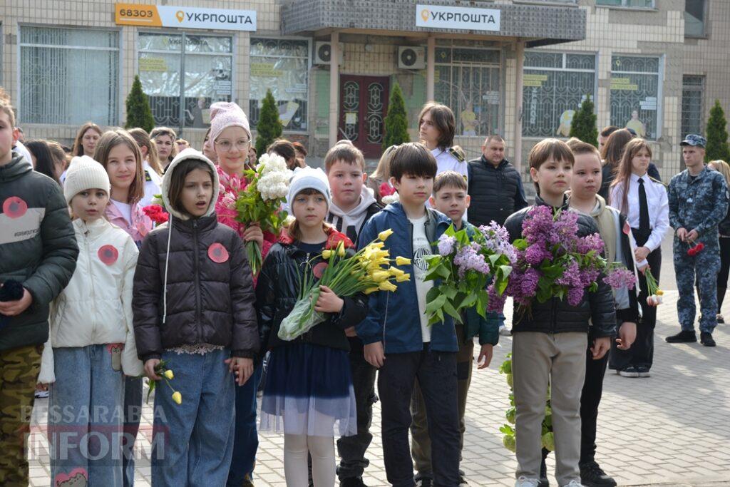 На знак скорботи за загиблими у Другій світовій війні Сквер пам’яті в Кілії прикрасили червоними маками