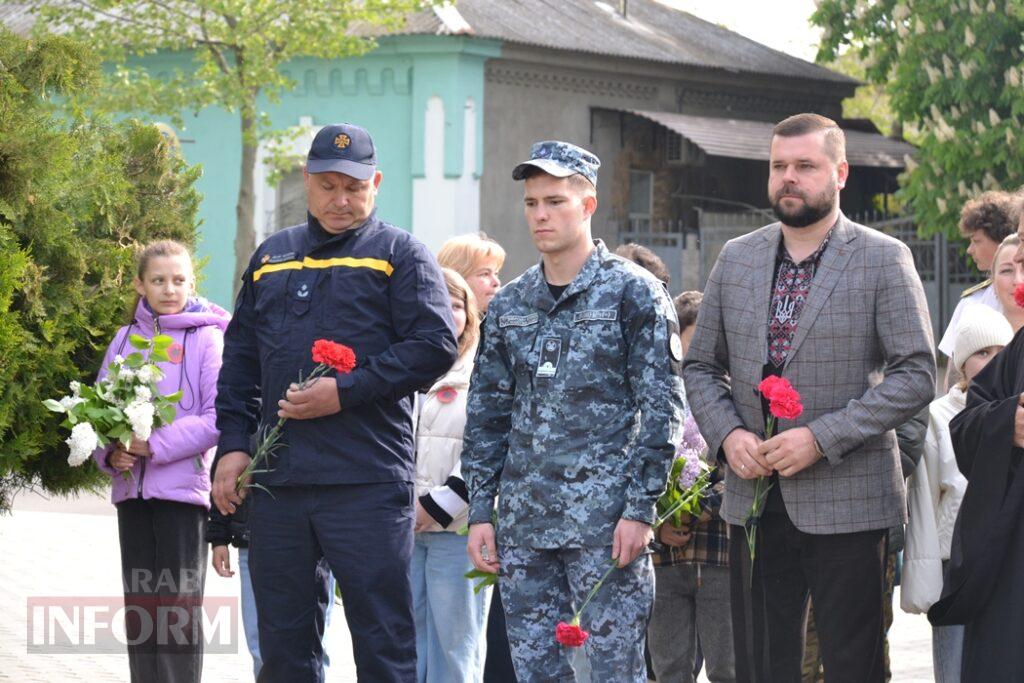 На знак скорботи за загиблими у Другій світовій війні Сквер пам’яті в Кілії прикрасили червоними маками