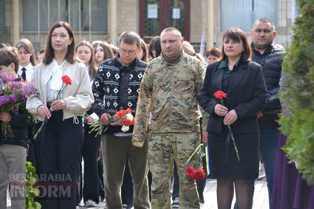 На знак скорботи за загиблими у Другій світовій війні Сквер пам’яті в Кілії прикрасили червоними маками