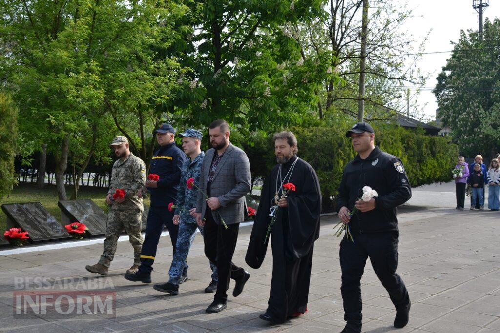 На знак скорботи за загиблими у Другій світовій війні Сквер пам’яті в Кілії прикрасили червоними маками