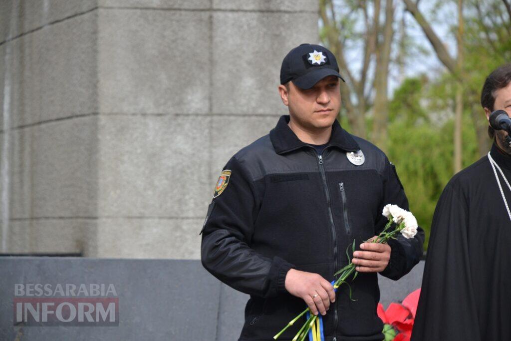 На знак скорботи за загиблими у Другій світовій війні Сквер пам’яті в Кілії прикрасили червоними маками