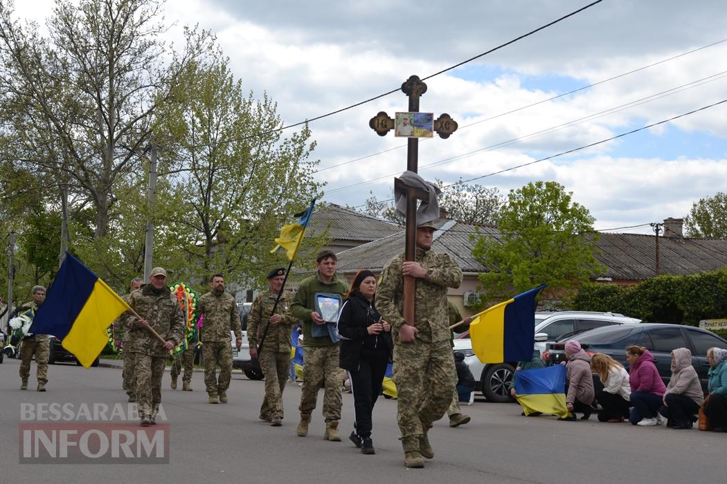 Кілія схилила голови у скорботі за загиблим на Донеччині головним сержантом Денисом Володькіним