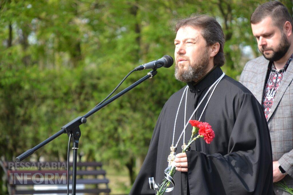 На знак скорботи за загиблими у Другій світовій війні Сквер пам’яті в Кілії прикрасили червоними маками