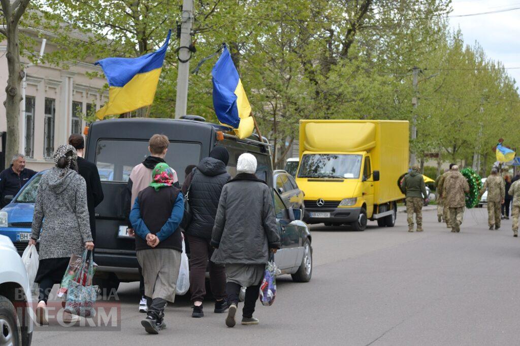 Кілія схилила голови у скорботі за загиблим на Донеччині головним сержантом Денисом Володькіним