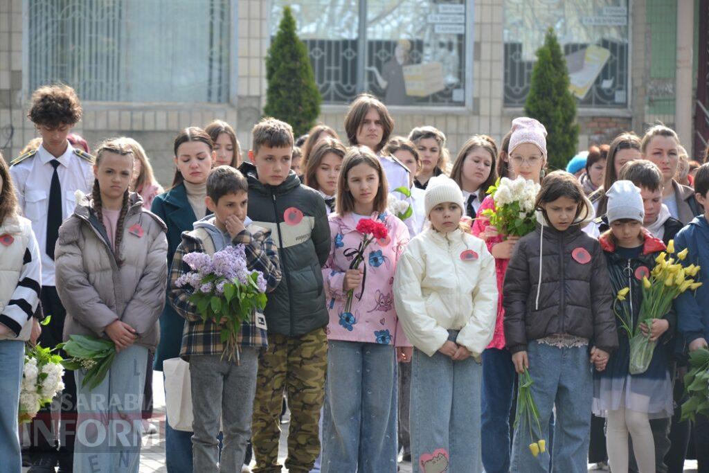 На знак скорботи за загиблими у Другій світовій війні Сквер пам’яті в Кілії прикрасили червоними маками