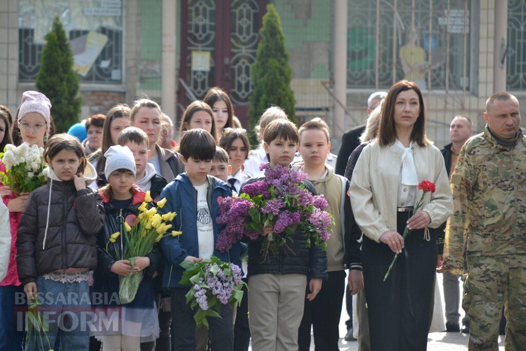На знак скорботи за загиблими у Другій світовій війні Сквер пам’яті в Кілії прикрасили червоними маками