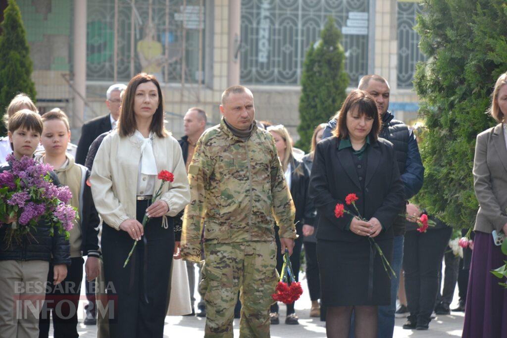 На знак скорботи за загиблими у Другій світовій війні Сквер пам’яті в Кілії прикрасили червоними маками