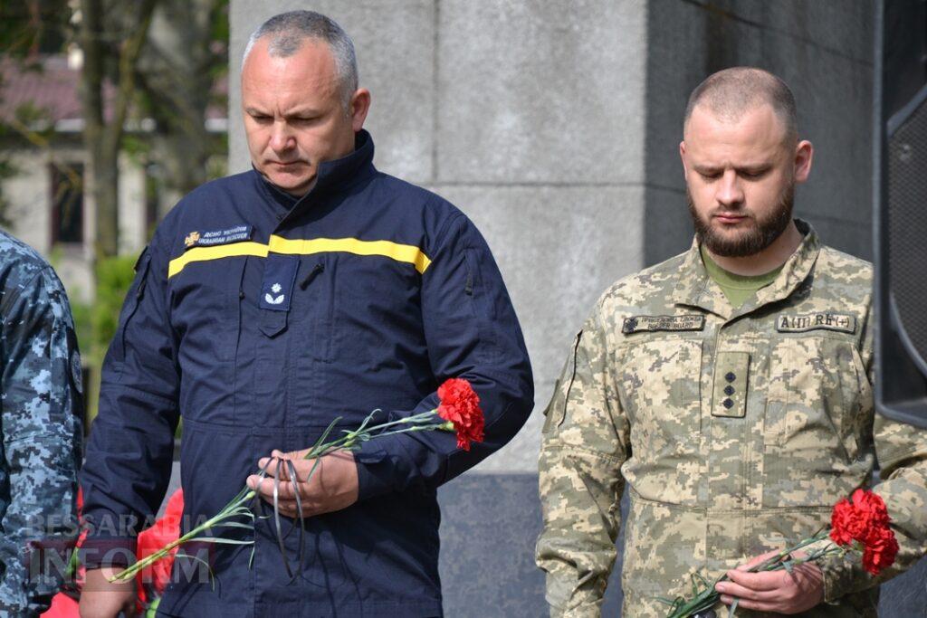 На знак скорботи за загиблими у Другій світовій війні Сквер пам’яті в Кілії прикрасили червоними маками