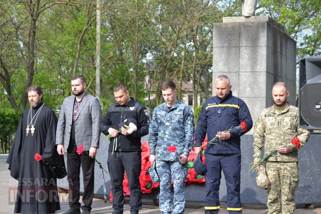 На знак скорботи за загиблими у Другій світовій війні Сквер пам’яті в Кілії прикрасили червоними маками
