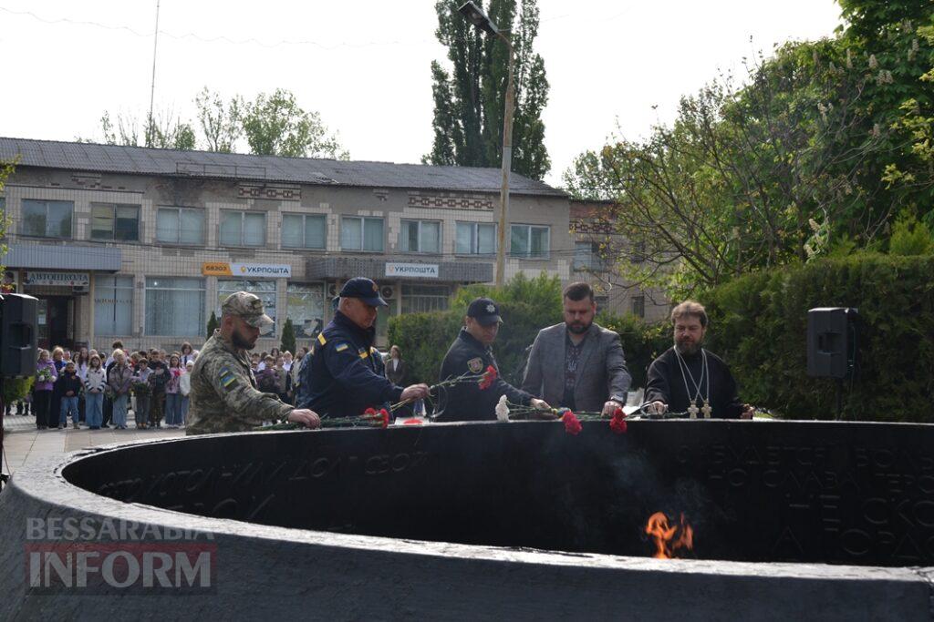 На знак скорботи за загиблими у Другій світовій війні Сквер пам’яті в Кілії прикрасили червоними маками