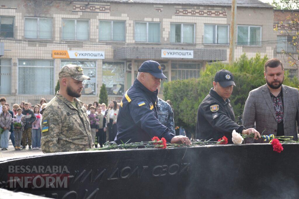 На знак скорботи за загиблими у Другій світовій війні Сквер пам’яті в Кілії прикрасили червоними маками