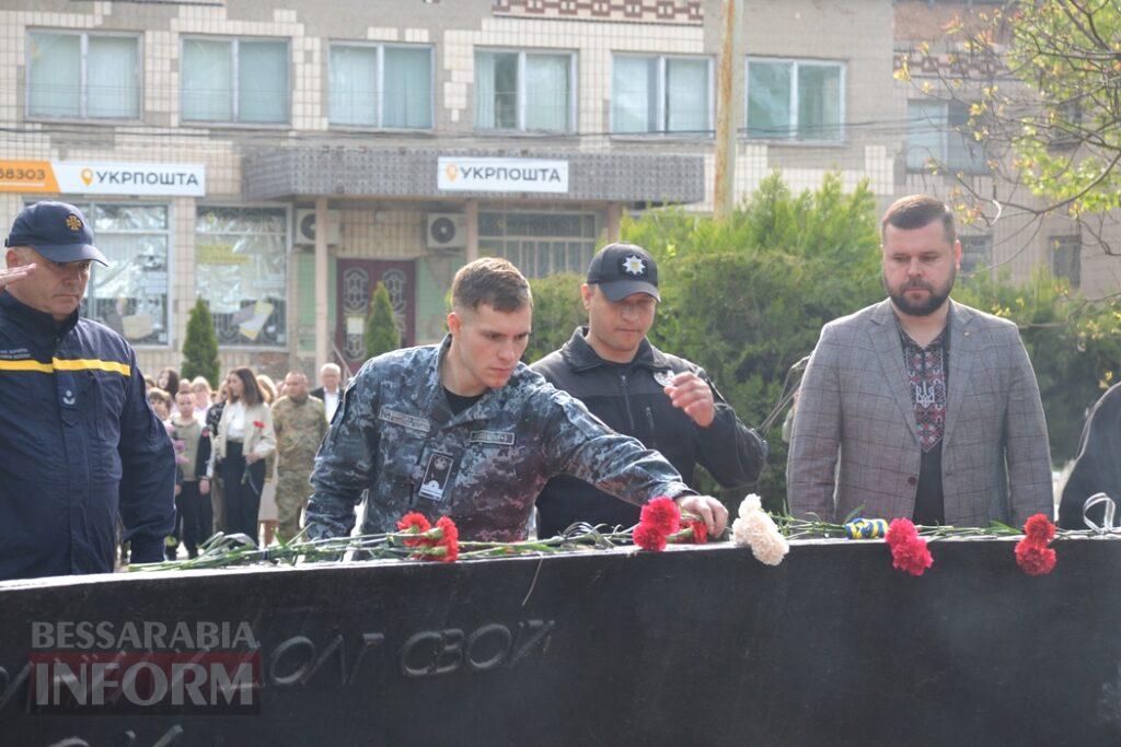 На знак скорботи за загиблими у Другій світовій війні Сквер пам’яті в Кілії прикрасили червоними маками