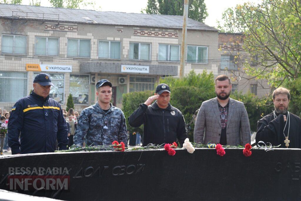 На знак скорботи за загиблими у Другій світовій війні Сквер пам’яті в Кілії прикрасили червоними маками