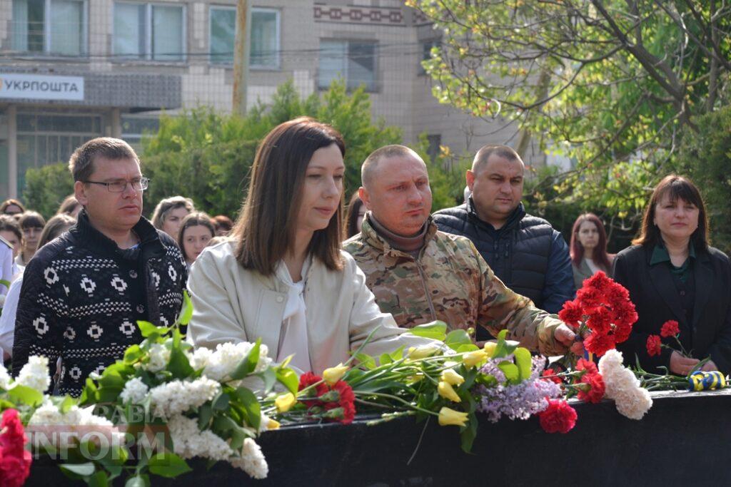 На знак скорботи за загиблими у Другій світовій війні Сквер пам’яті в Кілії прикрасили червоними маками