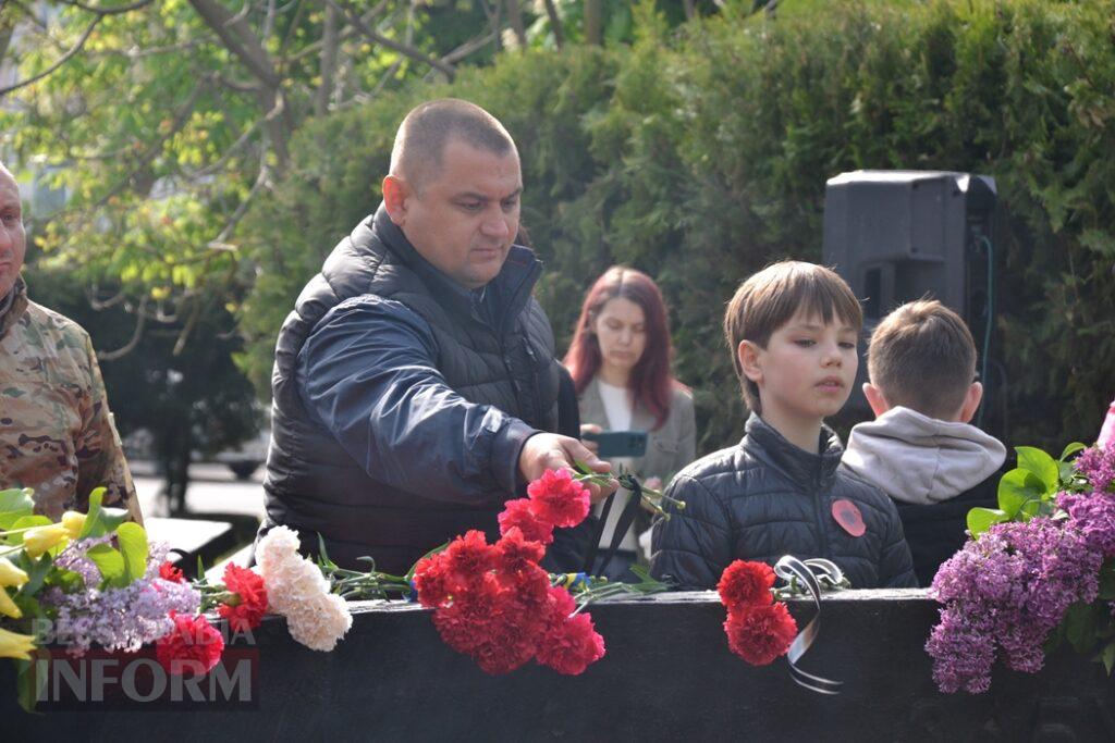 На знак скорботи за загиблими у Другій світовій війні Сквер пам’яті в Кілії прикрасили червоними маками