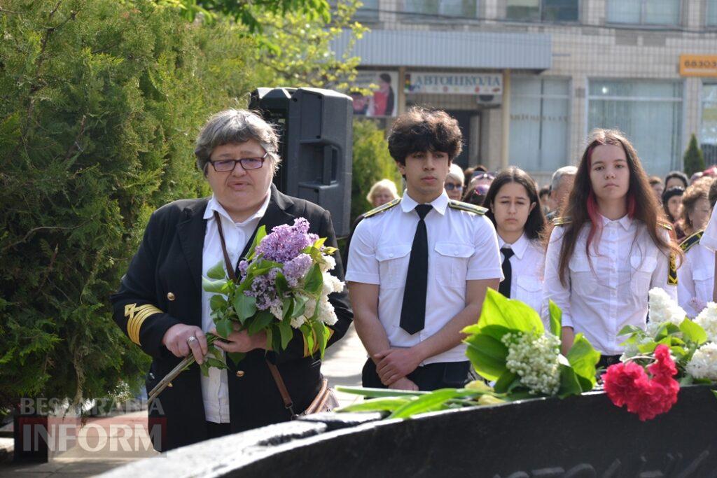 На знак скорботи за загиблими у Другій світовій війні Сквер пам’яті в Кілії прикрасили червоними маками