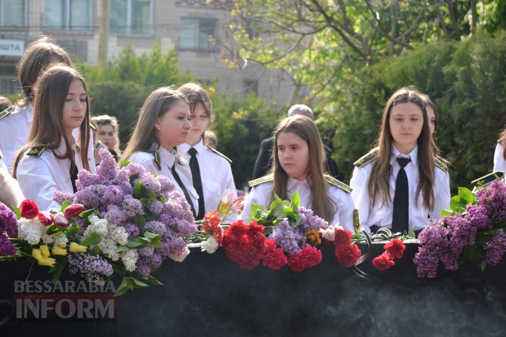 На знак скорботи за загиблими у Другій світовій війні Сквер пам’яті в Кілії прикрасили червоними маками