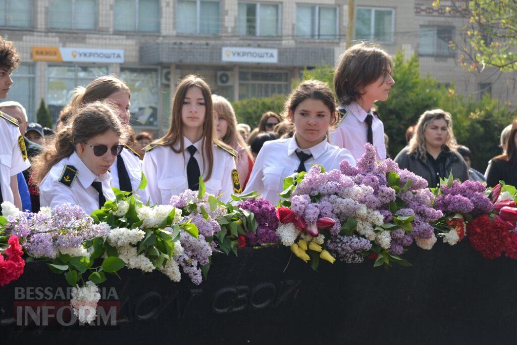 На знак скорботи за загиблими у Другій світовій війні Сквер пам’яті в Кілії прикрасили червоними маками