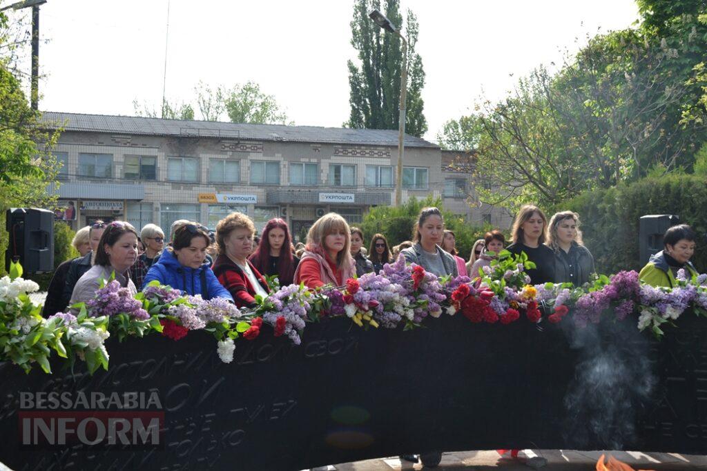 На знак скорботи за загиблими у Другій світовій війні Сквер пам’яті в Кілії прикрасили червоними маками