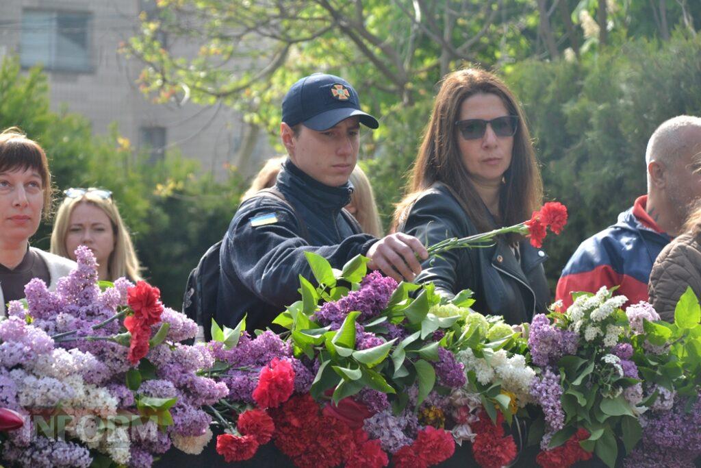 На знак скорботи за загиблими у Другій світовій війні Сквер пам’яті в Кілії прикрасили червоними маками