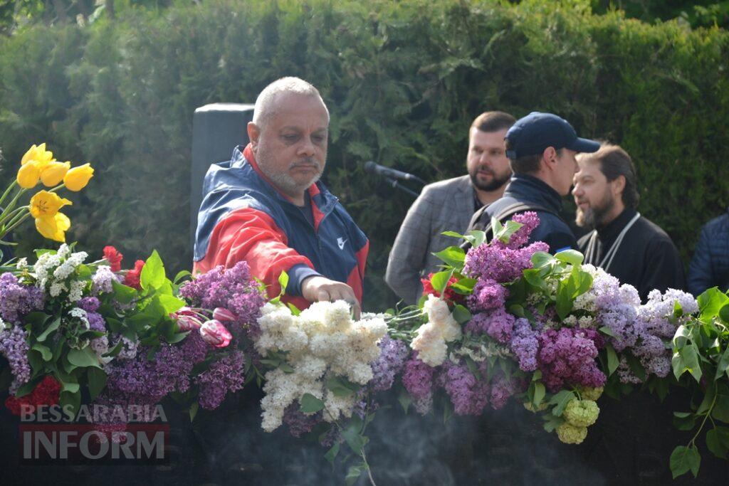 На знак скорботи за загиблими у Другій світовій війні Сквер пам’яті в Кілії прикрасили червоними маками