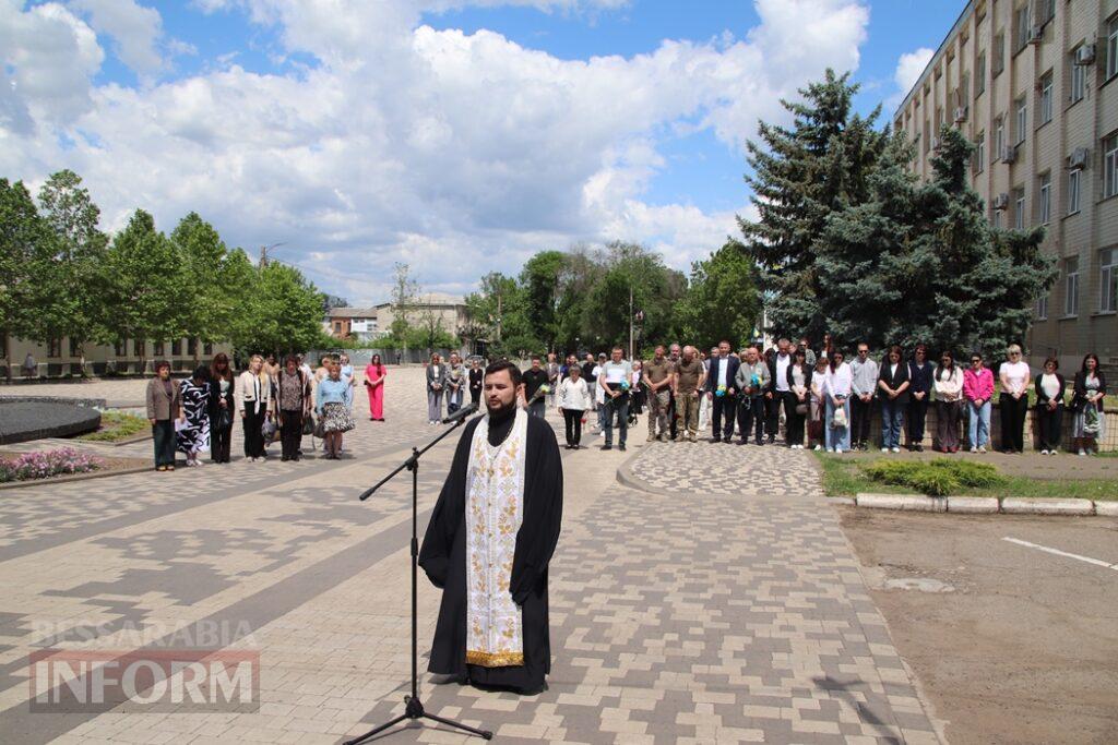 Двадцять сім ударів дзвону у тиші: у Болграді провели травневий «Дзвін пам’яті» за полеглими Героями Болградщини