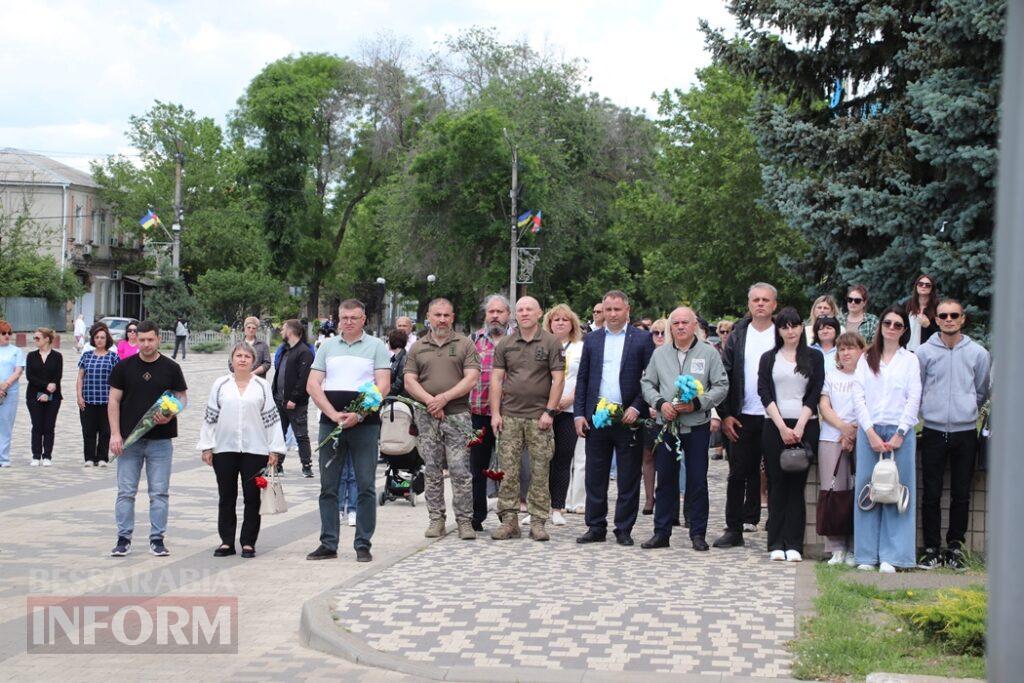Двадцять сім ударів дзвону у тиші: у Болграді провели травневий «Дзвін пам’яті» за полеглими Героями Болградщини