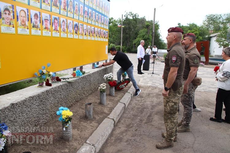 Двадцять сім ударів дзвону у тиші: у Болграді провели травневий «Дзвін пам’яті» за полеглими Героями Болградщини