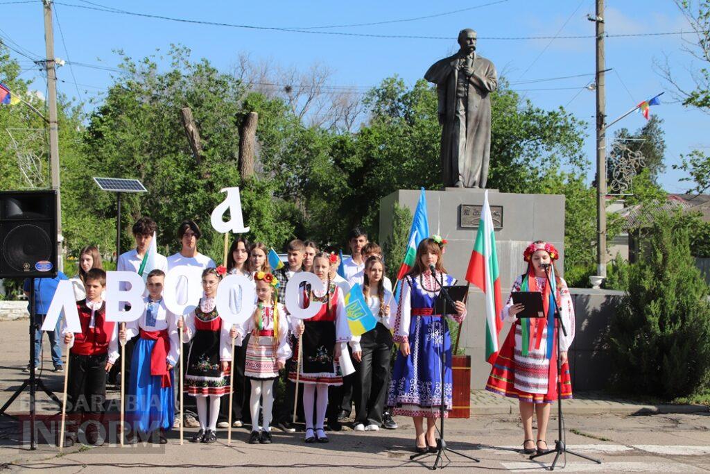 «Жива азбука» біля Кобзаря: у Болграді урочисто відзначили День слов’янської писемності й культури