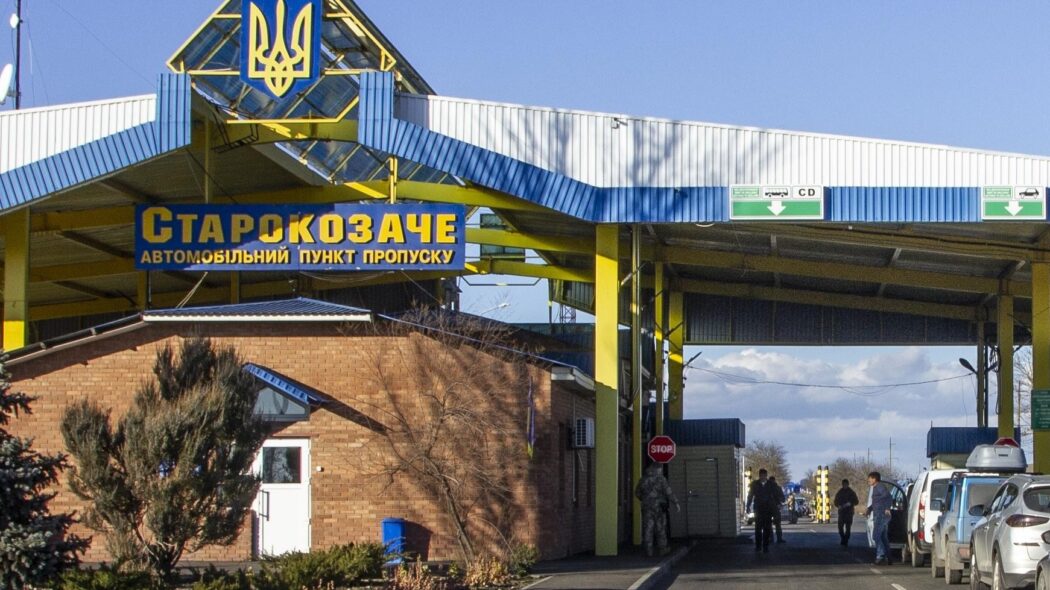 Хотів виїхати до сина: в Аккермані пенсіонер з інвалідністю ручкою виправив дату в посвідченні та отримав вирок