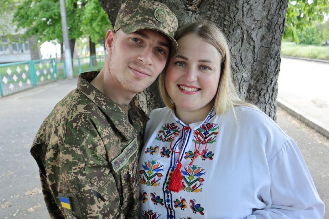 Вишиванка, на яку чекав чотири роки: звільнений із полону гвардієць з Ізмаїла зустрів свято в колі родини