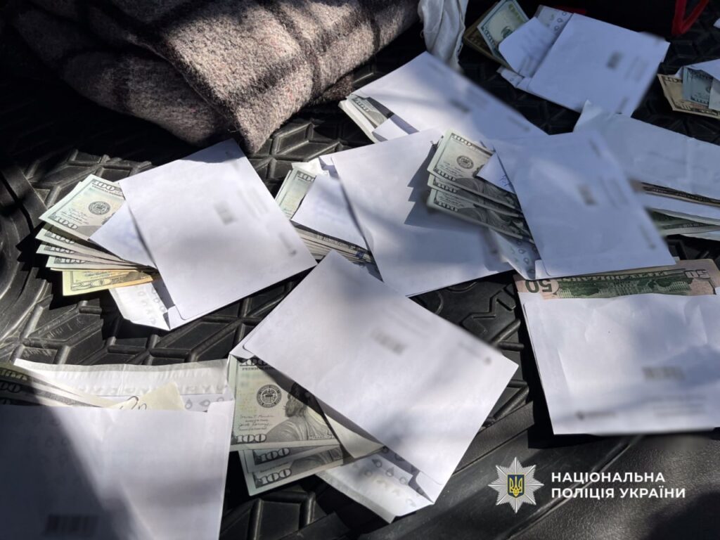 Диплом за 1600 доларів: в Одесі на хабарі затримано офіцера морського вишу