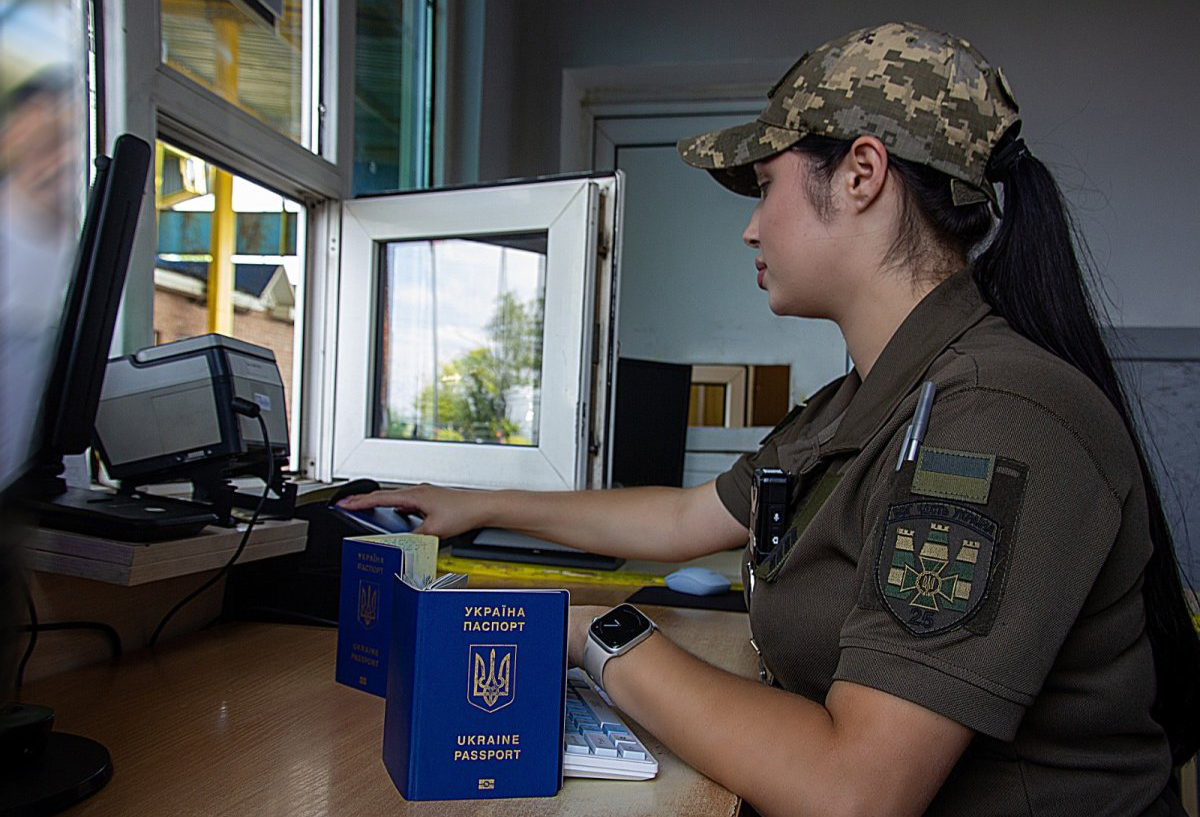 Мільйонний борг перед дитиною та хабар на кордоні: на Одещині затримали горе-батька