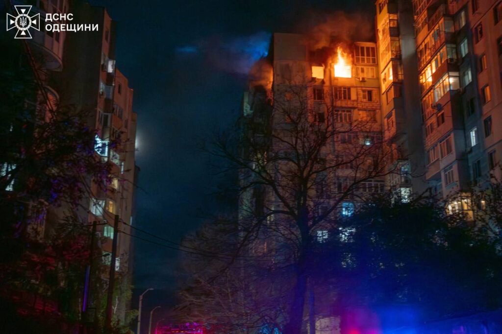 Вночі рф знов масовано атакувала Одещину, є постраждалі